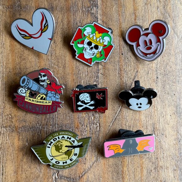 set of 8 disney pins - Picture 1 of 3